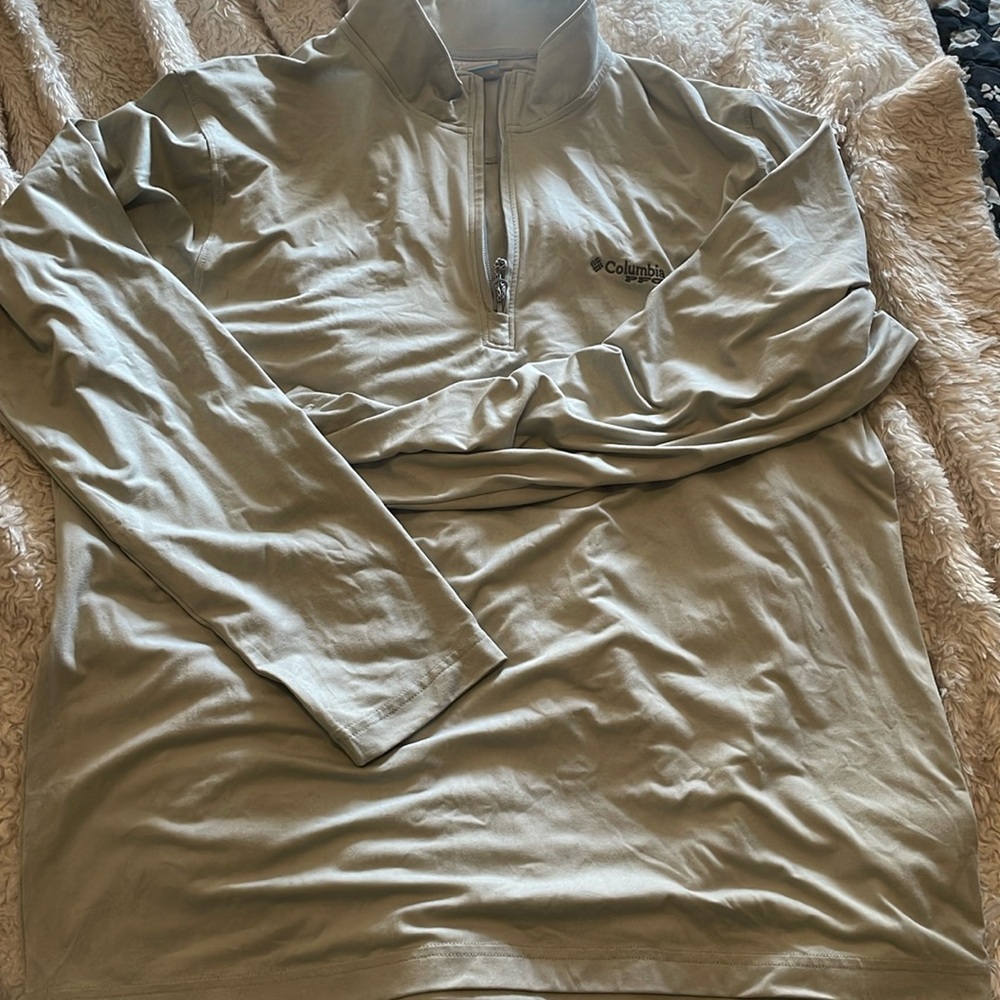 Light Grey men’s medium Columbia PFG UPF 50 shirt